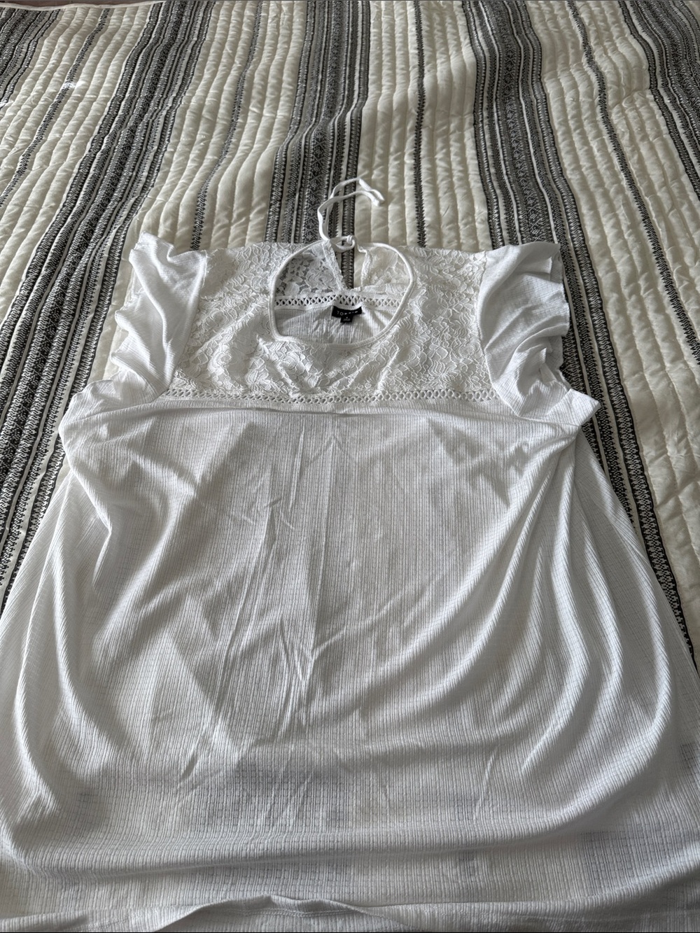 torrid White Lace Yoke Sleeveless Camisole